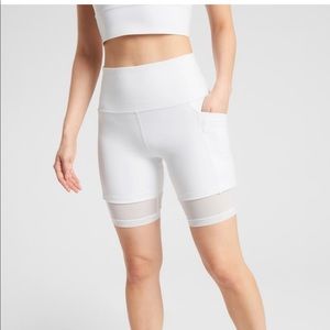 Athleta Mesh me up Stacy pocket 8” short